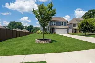 580 Briard Dr, Buford, GA 30518 - Photo 2