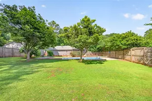 1561 Bentwood Dr SW, Lilburn, GA 30047 - Photo 36