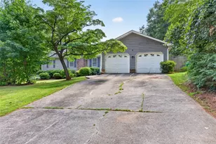 1561 Bentwood Dr SW, Lilburn, GA 30047 - Photo 42