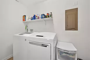 1561 Bentwood Dr SW, Lilburn, GA 30047 - Photo 20