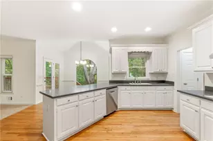 3005 Dogwood Hollow Ln, Lawrenceville, GA 30043 - Photo 6