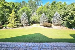 930 Chateau Forest Rd, Hoschton, GA 30548 - Photo 10