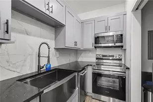 6305 Shannon Pkwy, Union City, GA 30291 - Photo 12