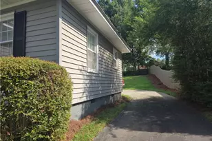 635 Burbank Circle SE, Smyrna, GA 30080 - Photo 6