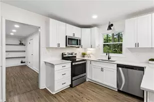 412 Derbyshire Dr, Stone Mountain, GA 30088 - Photo 8