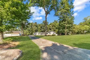 3245 Village Glen Trail S, Snellville, GA 30039 - Photo 6