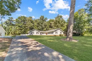 3245 Village Glen Trail S, Snellville, GA 30039 - Photo 4