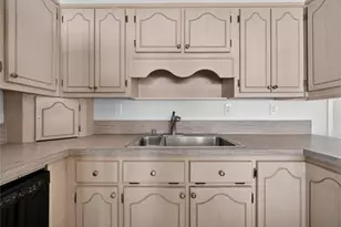 3245 Village Glen Trail S, Snellville, GA 30039 - Photo 14