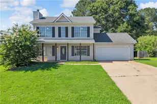136 Calico Loop, Grantville, GA 30220 - Photo 1