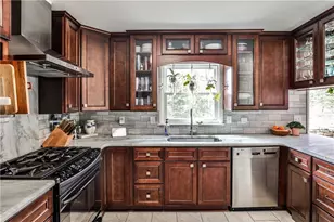800 Glenairy Dr, Atlanta, GA 30328 - Photo 2