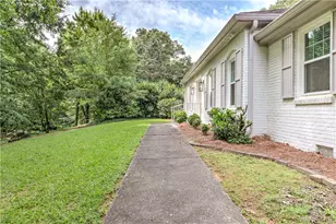 7350 Hunters Branch Dr, Atlanta, GA 30328 - Photo 8