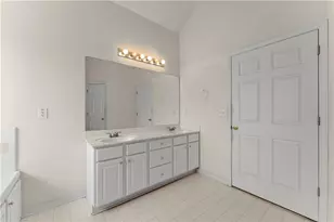 4050 Magnolia Leaf Ln, Suwanee, GA 30024 - Photo 14