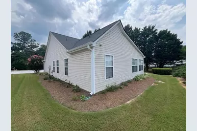 977 Village View Circle, Loganville, GA 30052 - Photo 4