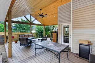 544 Martin Forest Ln, Lawrenceville, GA 30045 - Photo 8