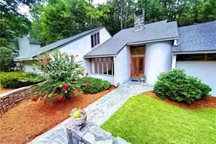320 Fauna Ct, Sandy Springs, GA 30350 - Photo 2