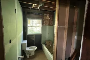 1241 Lyle Ave, East Point, GA 30344 - Photo 10