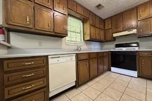 8170 Canyon Forge Dr, Riverdale, GA 30274 - Photo 6