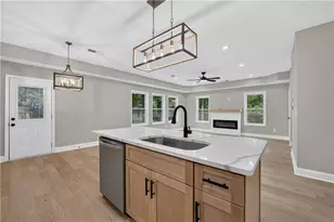 1717 Hilton Ridge Ct, Lithonia, GA 30058 - Photo 16
