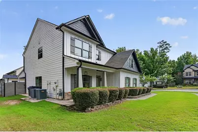 1666 Stoney Chase Drive, Lawrenceville, GA 30044 - Photo 2