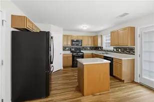 95 Carrington Cir, Covington, GA 30016 - Photo 6