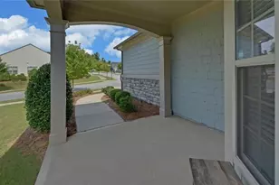5690 Maple Bluff Wy, Hoschton, GA 30548 - Photo 4