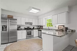 994 Coach House Dr, Tucker, GA 30084 - Photo 8