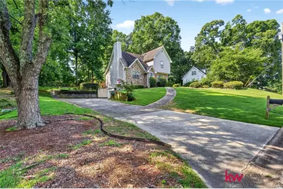 981 Thousand Oaks Drive, Lawrenceville, GA 30043 - Photo 4