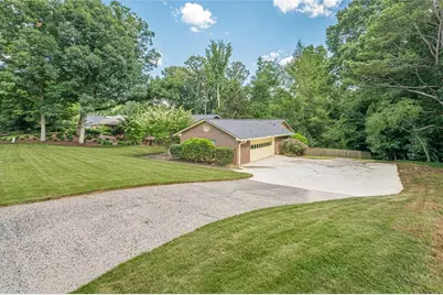 115 Farmstead Lane, Roswell, GA 30075 - Photo 2