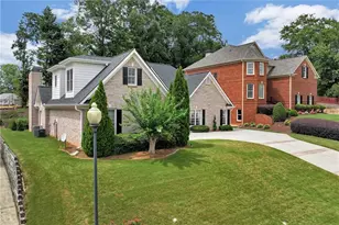 1748 Honey Tree Pl, Hoschton, GA 30548 - Photo 4
