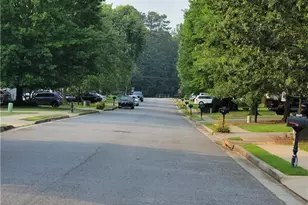 5219 Leecroft Dr, Buford, GA 30518 - Photo 2