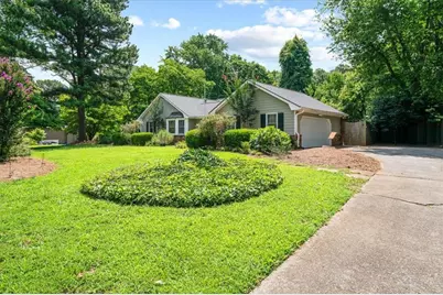 1843 Mountain Creek Drive, Stone Mountain, GA 30087 - Photo 4