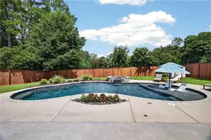 47 Rhodes Dr, Marietta, GA 30068 - Photo 2