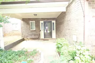 1572 Circlestone Dr, Stone Mountain, GA 30088 - Photo 2