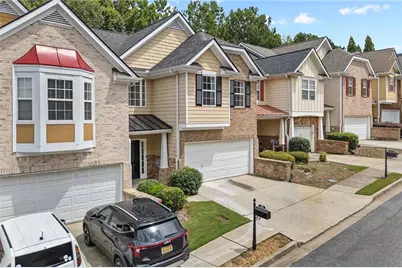 386 Creek Manor Way, Suwanee, GA 30024 - Photo 2
