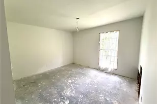 955 Pinecrest Dr, Forest Park, GA 30297 - Photo 2