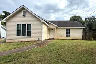 955 Pinecrest Dr, Forest Park, GA 30297 - Photo 1
