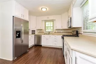 6581 Windsor Dr, Acworth, GA 30102 - Photo 4