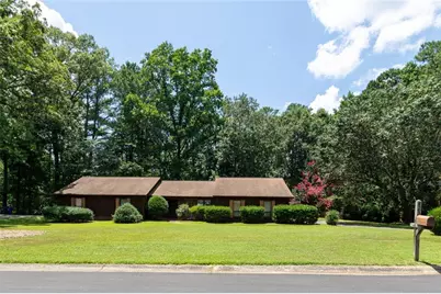 423 Dartmoor Drive NW, Marietta, GA 30064 - Photo 1