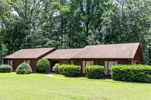 423 Dartmoor Dr NW, Marietta, GA 30064 - Photo 2