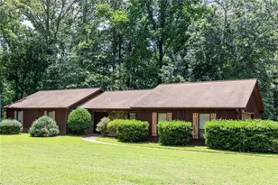 423 Dartmoor Dr NW, Marietta, GA 30064 - Photo 2