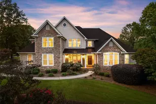 526 Orchard Dr, Clarkesville, GA 30523 - Photo 2