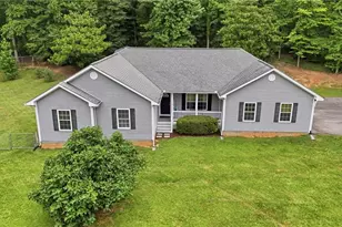 980 Falls Rd, Toccoa, GA 30577 - Photo 1