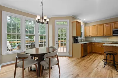 325 Trowbridge Lane, Lawrenceville, GA 30043 - Photo 10