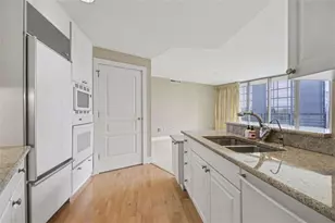 700 Park Regency Pl NE, Atlanta, GA 30326 - Photo 14
