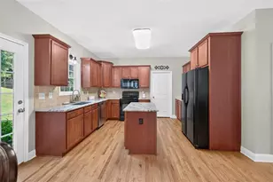 202 Prestwick Dr, Hoschton, GA 30548 - Photo 14