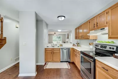 5180 Laurel Bridge Court SE, Smyrna, GA 30082 - Photo 4