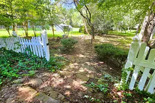 528 Lazy River Ln, Woodstock, GA 30188 - Photo 2