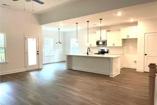 200 Blackberry Ct, Pendergrass, GA 30567 - Photo 4