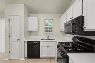 529 Bluff Ct, Woodstock, GA 30188 - Photo 8