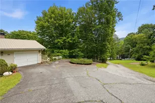 2325 Ridgecrest Cir, Hiawassee, GA 30546 - Photo 4